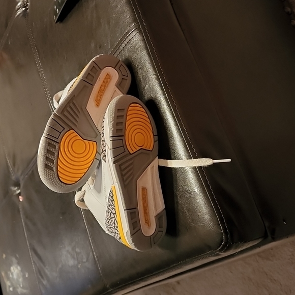 Jordan 3 lazer orange sz 11.5c - Picture 3 of 3